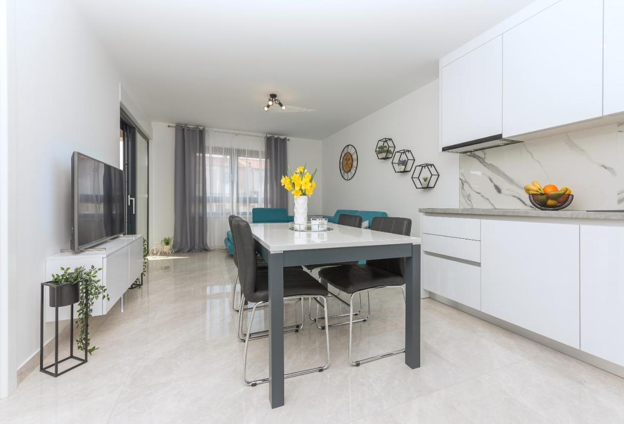 Apartment Ema Макарська Екстер'єр фото